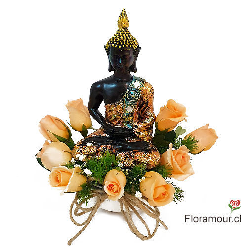Arreglo con estatuilla Buda Sidarta de resina rodeado de rosas. Larga duración (30 cms. alt.) Sólo Santiago - Seleccione color de rosas